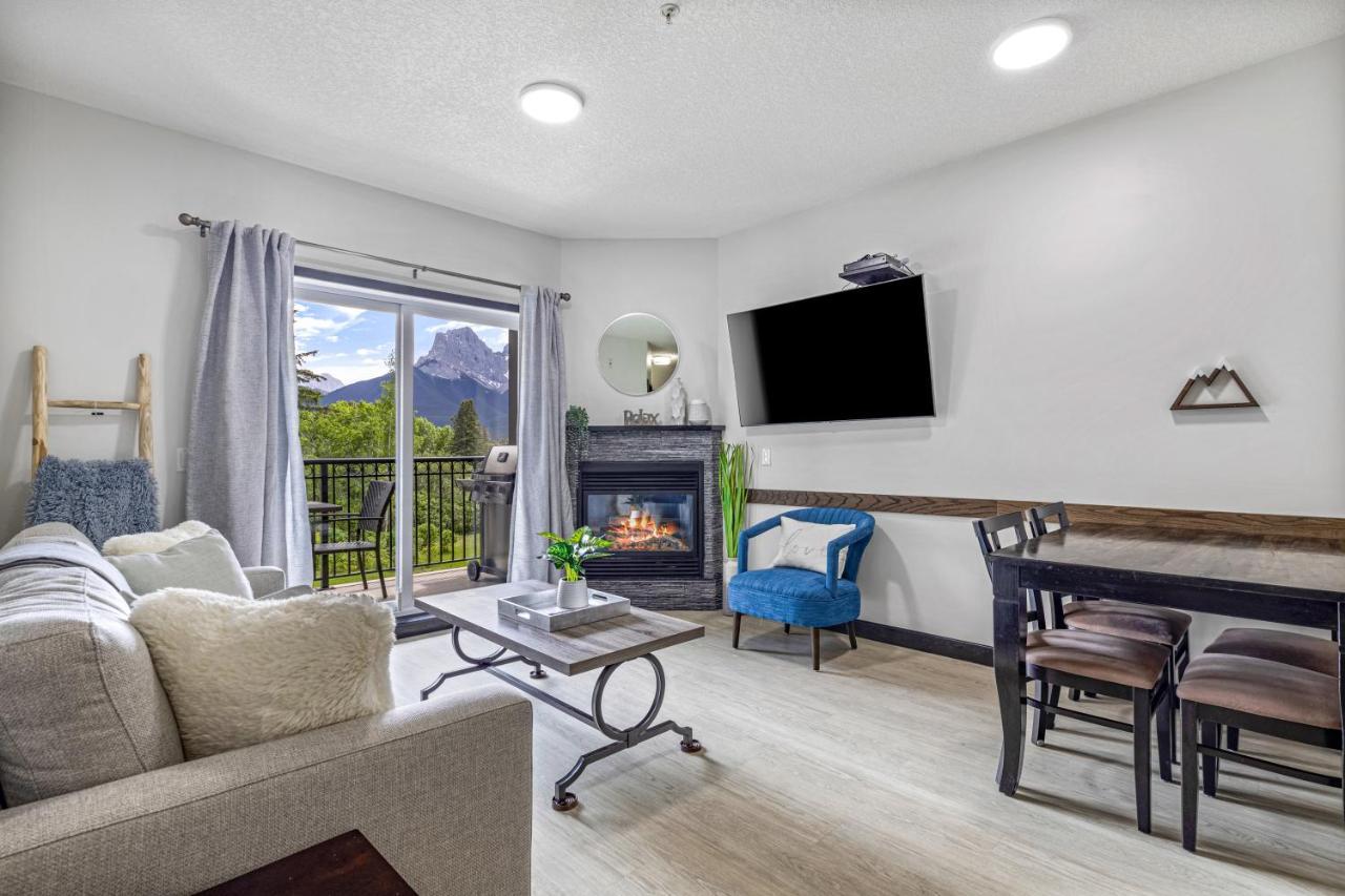 Outstanding Mountain Condo Waterslide And Hot Tub Managed By Little Sister Getaways Canmore Dış mekan fotoğraf
