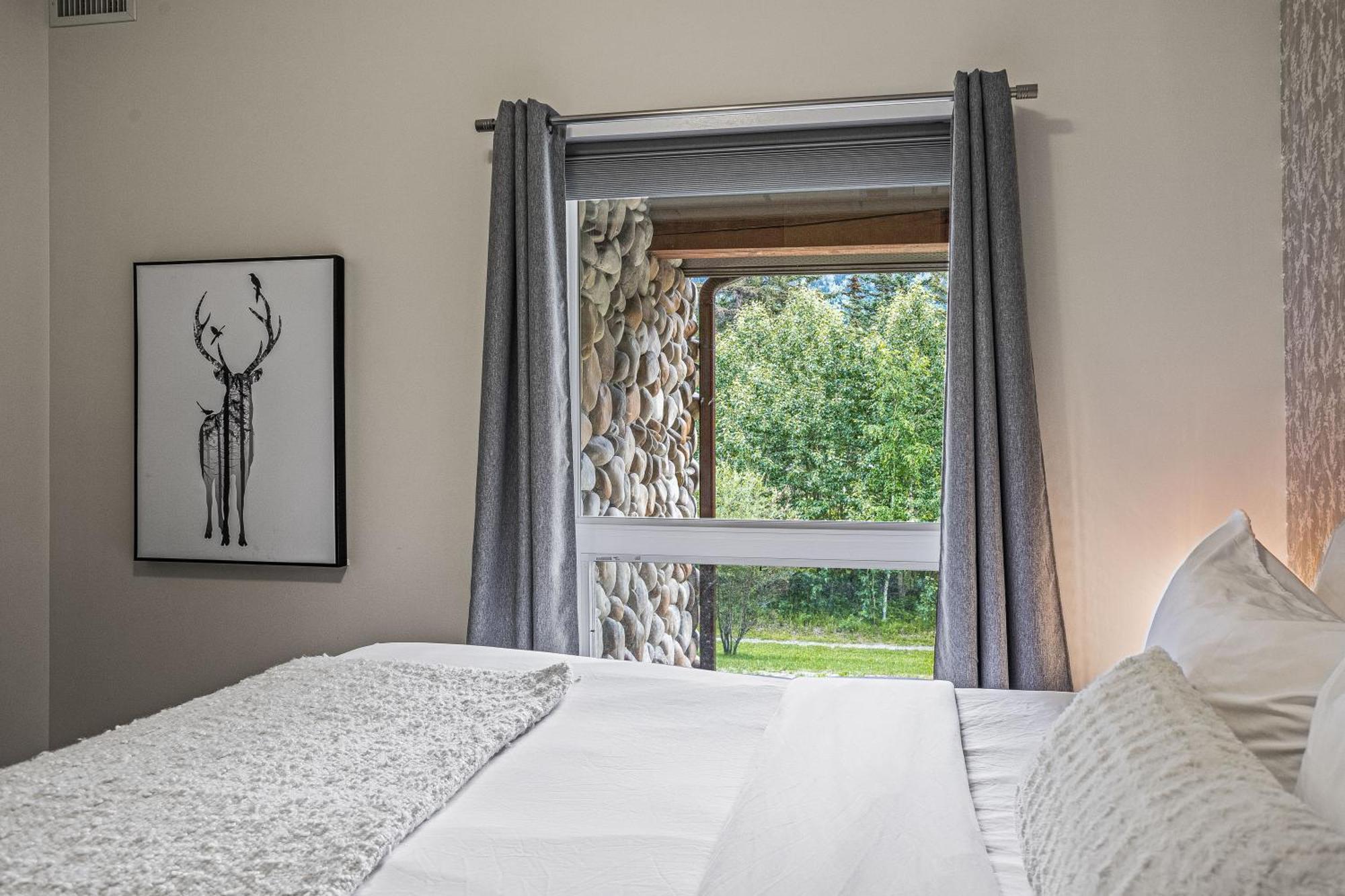 Outstanding Mountain Condo Waterslide And Hot Tub Managed By Little Sister Getaways Canmore Dış mekan fotoğraf