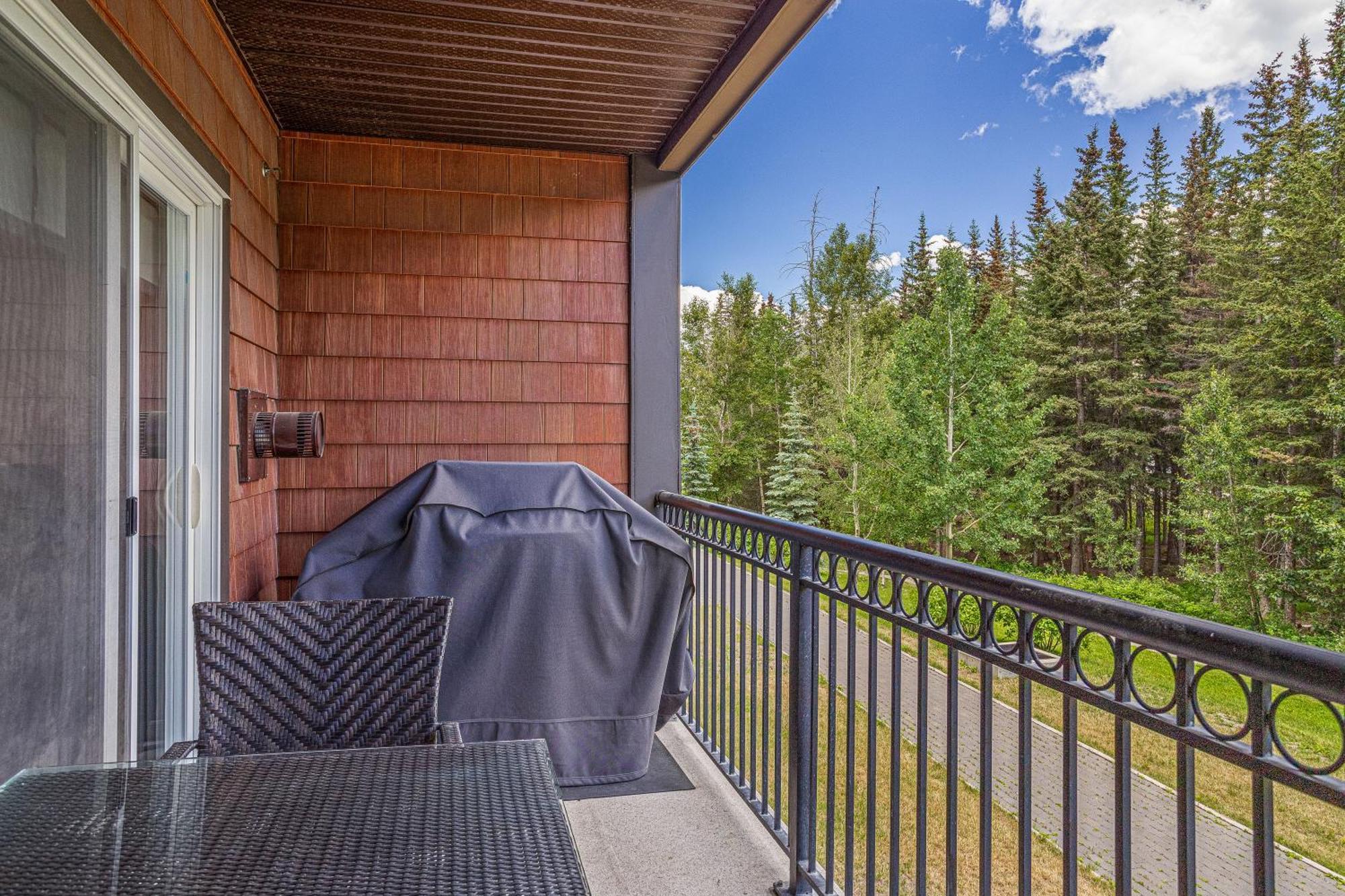Outstanding Mountain Condo Waterslide And Hot Tub Managed By Little Sister Getaways Canmore Dış mekan fotoğraf